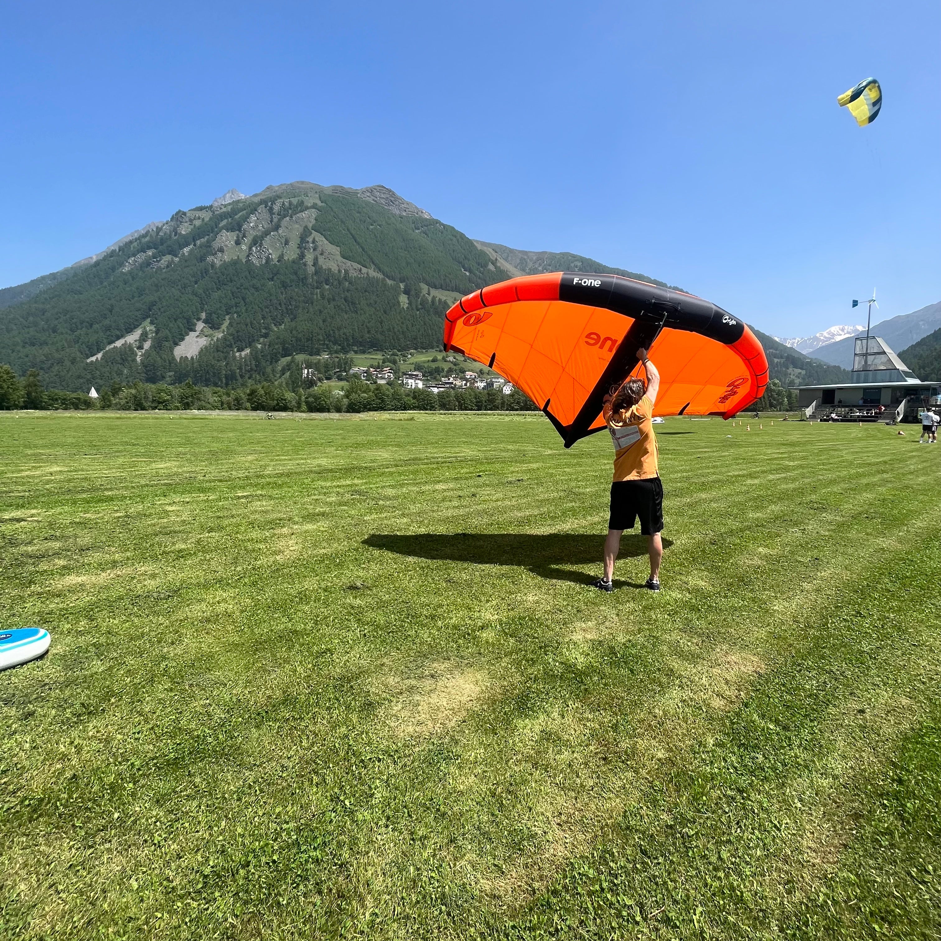 Wingfoilen lernen nahe Österreich – Wingfoilkurs Reschensee