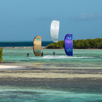 Duotone Rebel SLS Concept Blue 2026 beim Kitesurfen