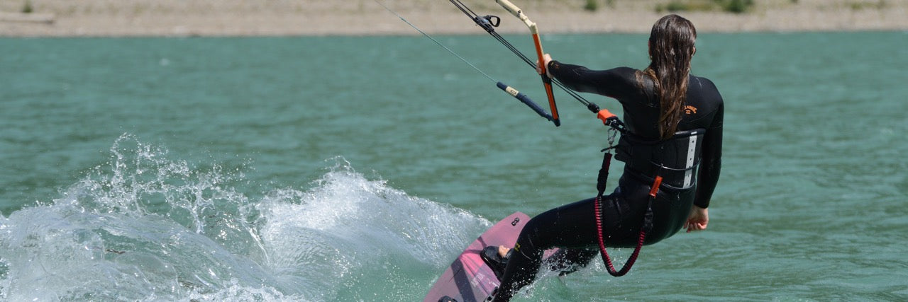 Kitesurfen lernen nahe Österreich – Kitekurs am Reschensee