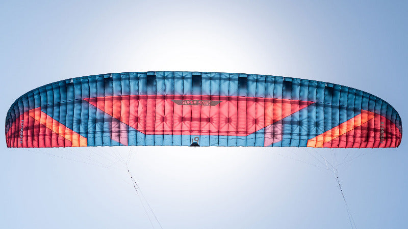 Flysurfer Supersonic am Himmel