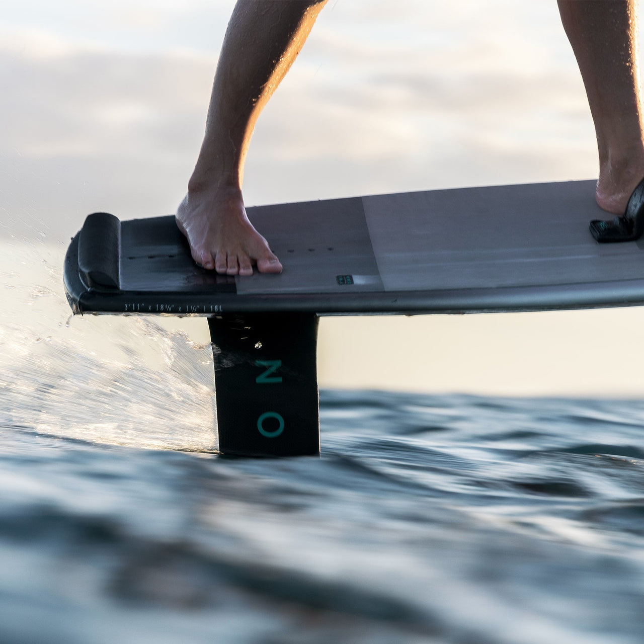 North Scoop Foilboard beim Kitefoilen