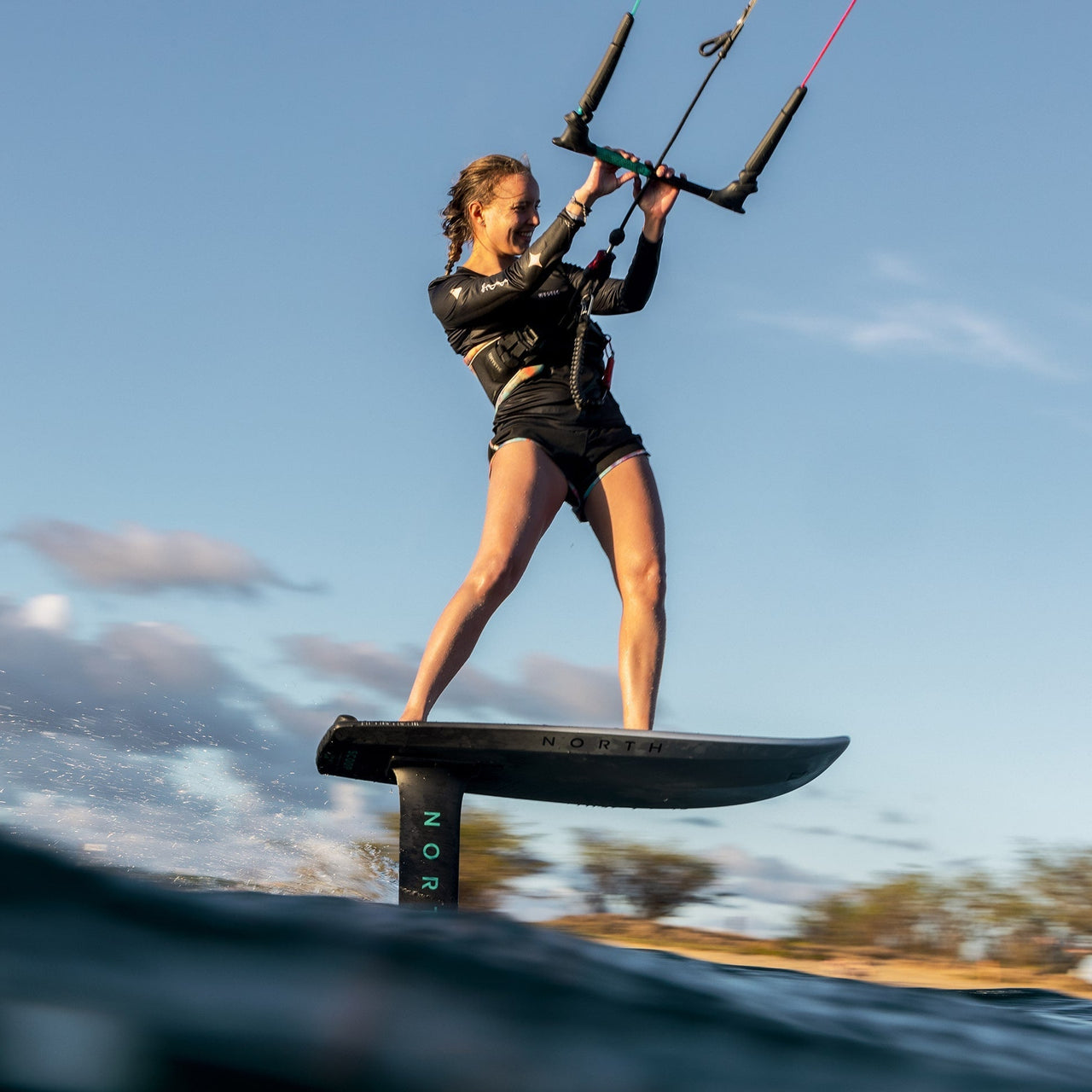 North Scoop Foilboard im Einsatz beim Kitesurfen