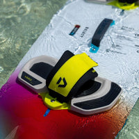 Duotone Vario 2026 auf dem Kiteboard montiert