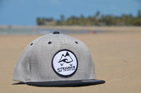 Kitejunkie Snapback Basecap mit stylischem Logo, individuell einstellbarer Verschluss, unisex Design, ideal für Kite- und Outdoor-Fans.