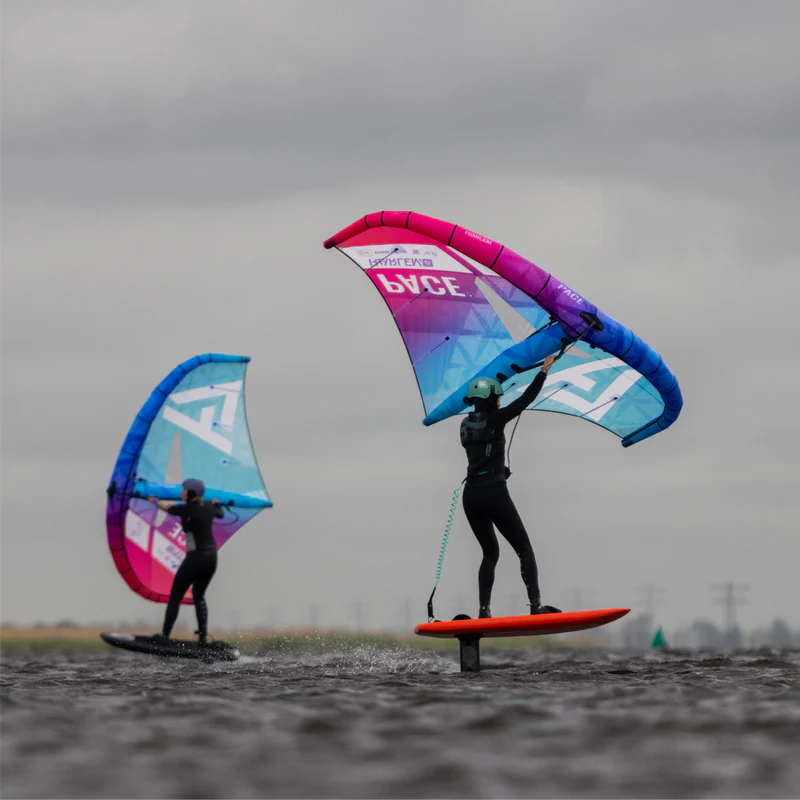 Harlem Pace beim Wingfoilen