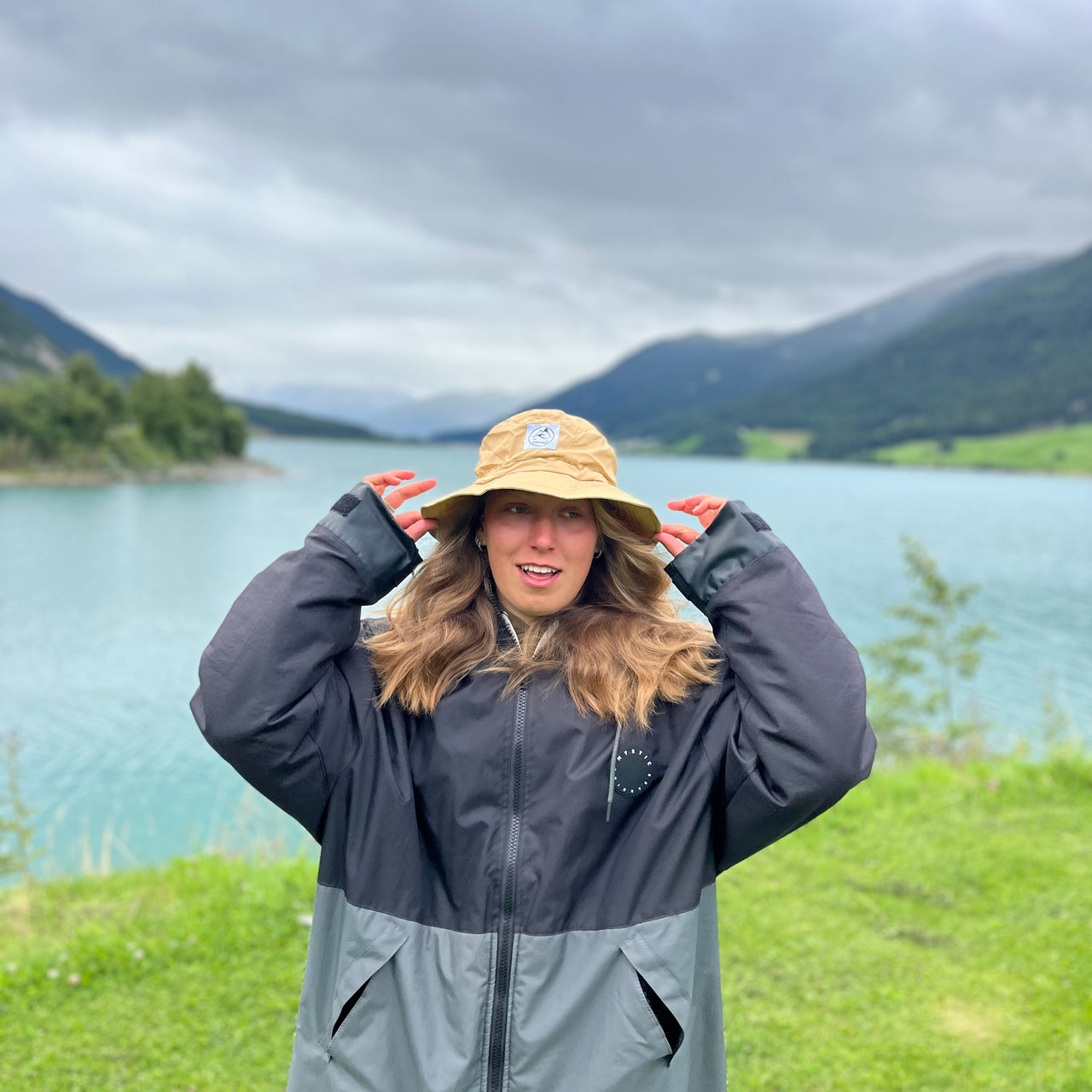 Junkie Hat am see in Braun