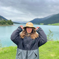 Junkie Hat am see in Braun