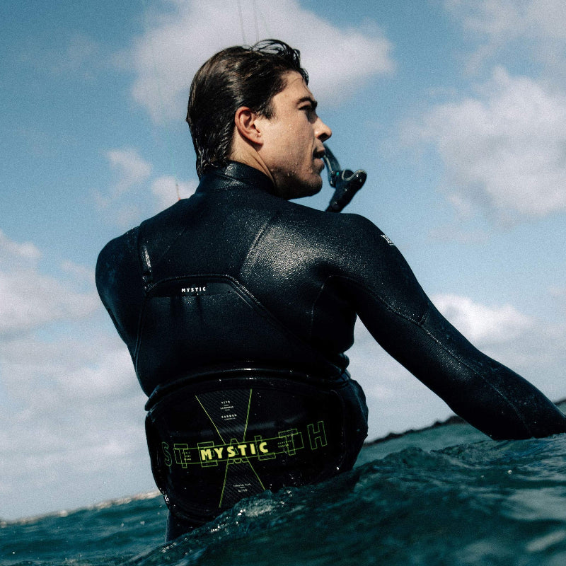 Mystic Stealth 2025 beim Kitesurfen