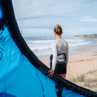 Mystic Stealth Women am Kitestrand