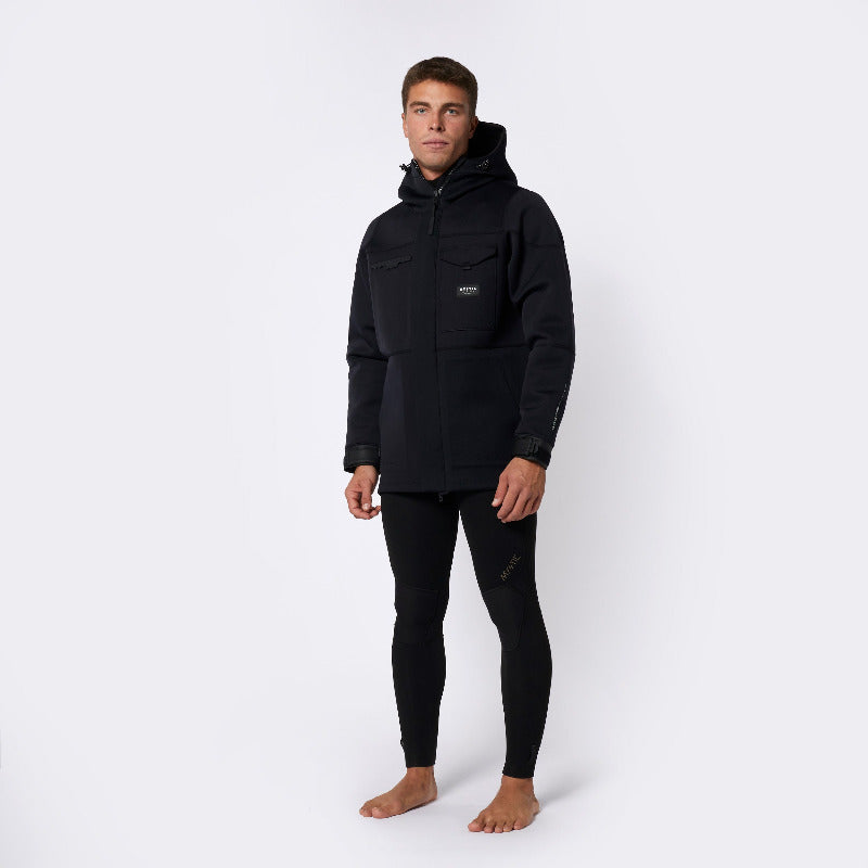 Mystic Vortex Jacket 2025 über dem Neoprenanzug