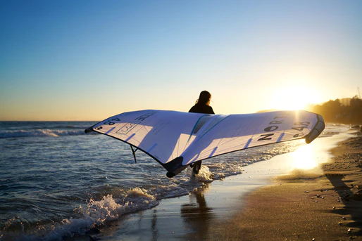 North Mode Pro 2025 Wing. Am Strand mit Sundowner